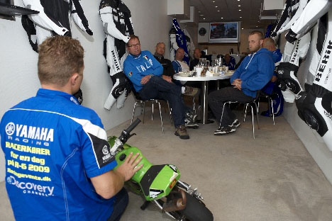 Morgenmad og instruktion
(Foto: Tommy Hostrup Galskjær)